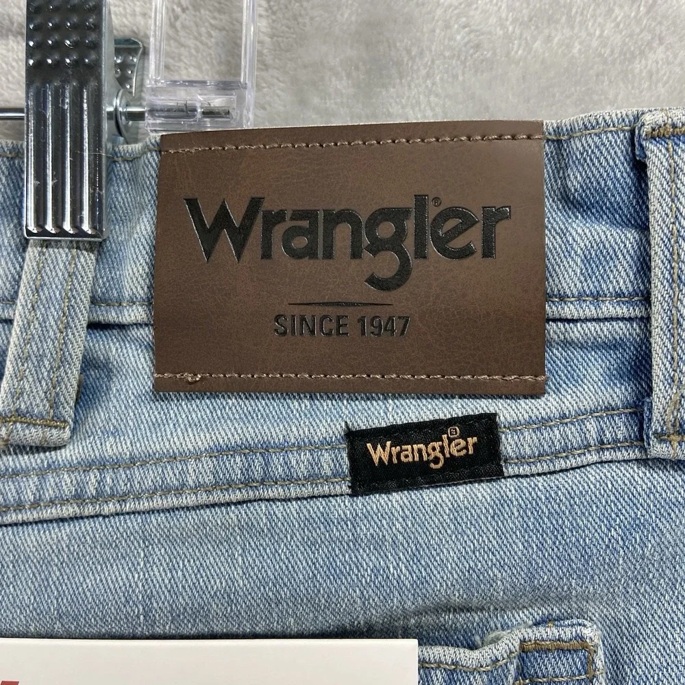 Wrangler Jeans mens 40x29 Relaxed Bootcut Denim Blue Western Bootleg Light Wash